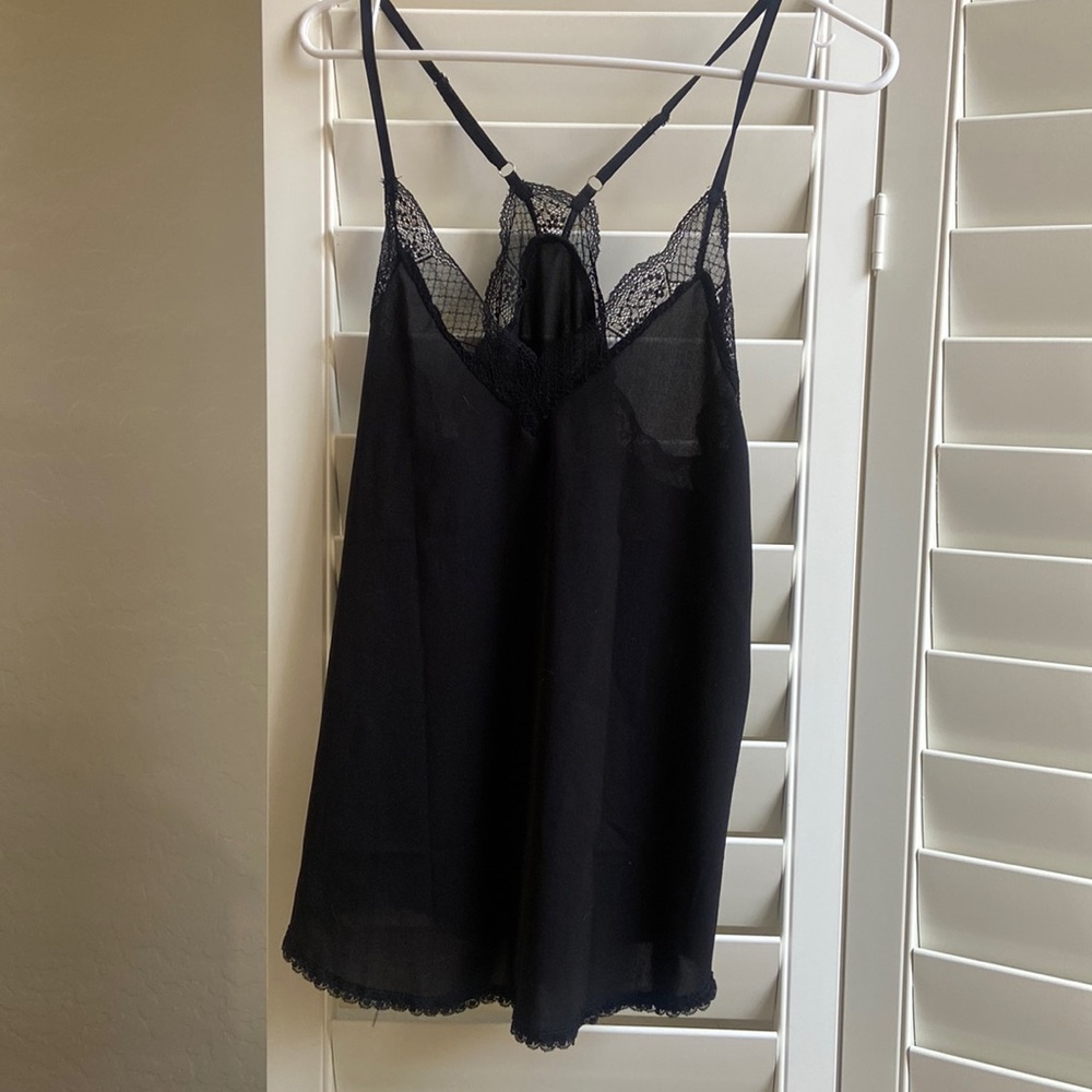 laced black top